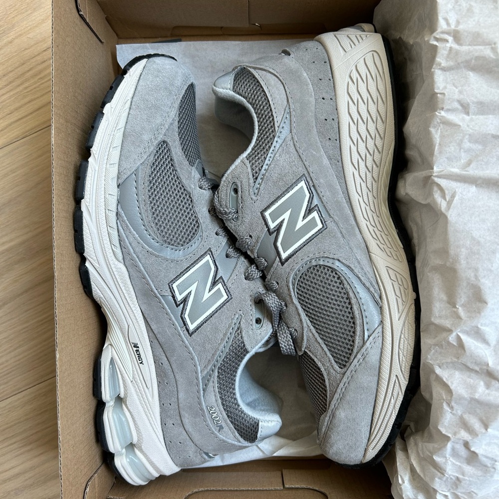 New Balance 2002R Sneakers (never worn)